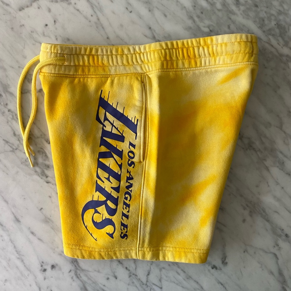 COPY - HOLLISTER Men’s Lakers Shorts Size Small.